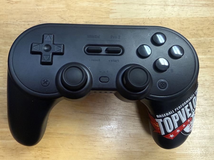 The TopV controller, an 8BitDo Pro 2 with TopVelocity branding